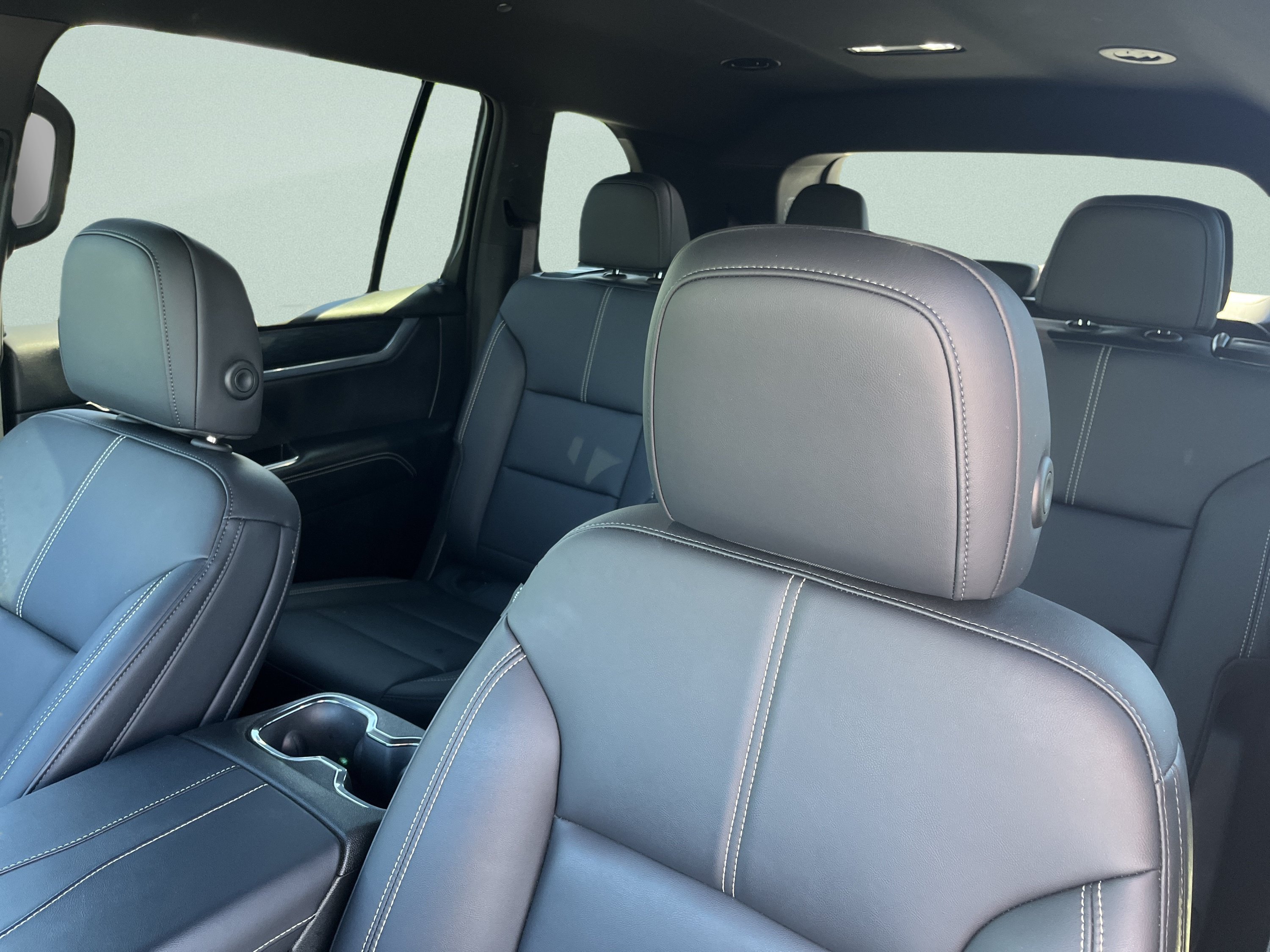 Used 2025 GMC Acadia Elevation w/ Elevation Premium Package AWD/4WD image 15