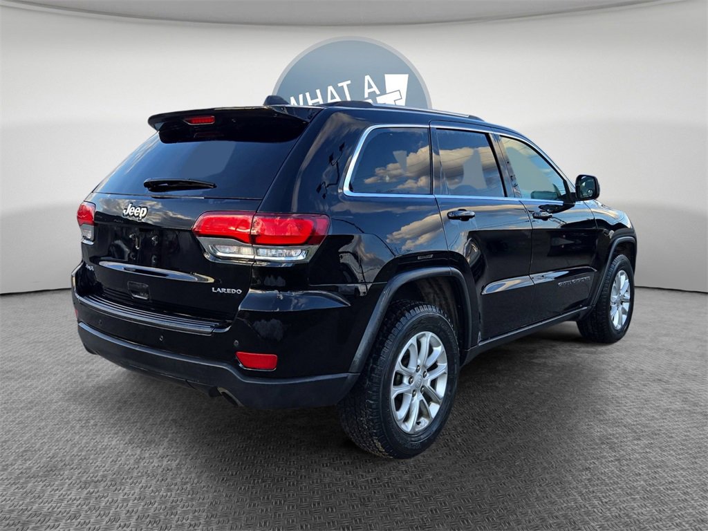 Used 2021 Jeep Grand Cherokee Laredo image 3