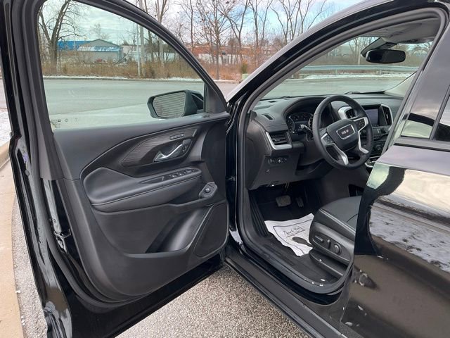 Used 2024 GMC Terrain SLT image 18