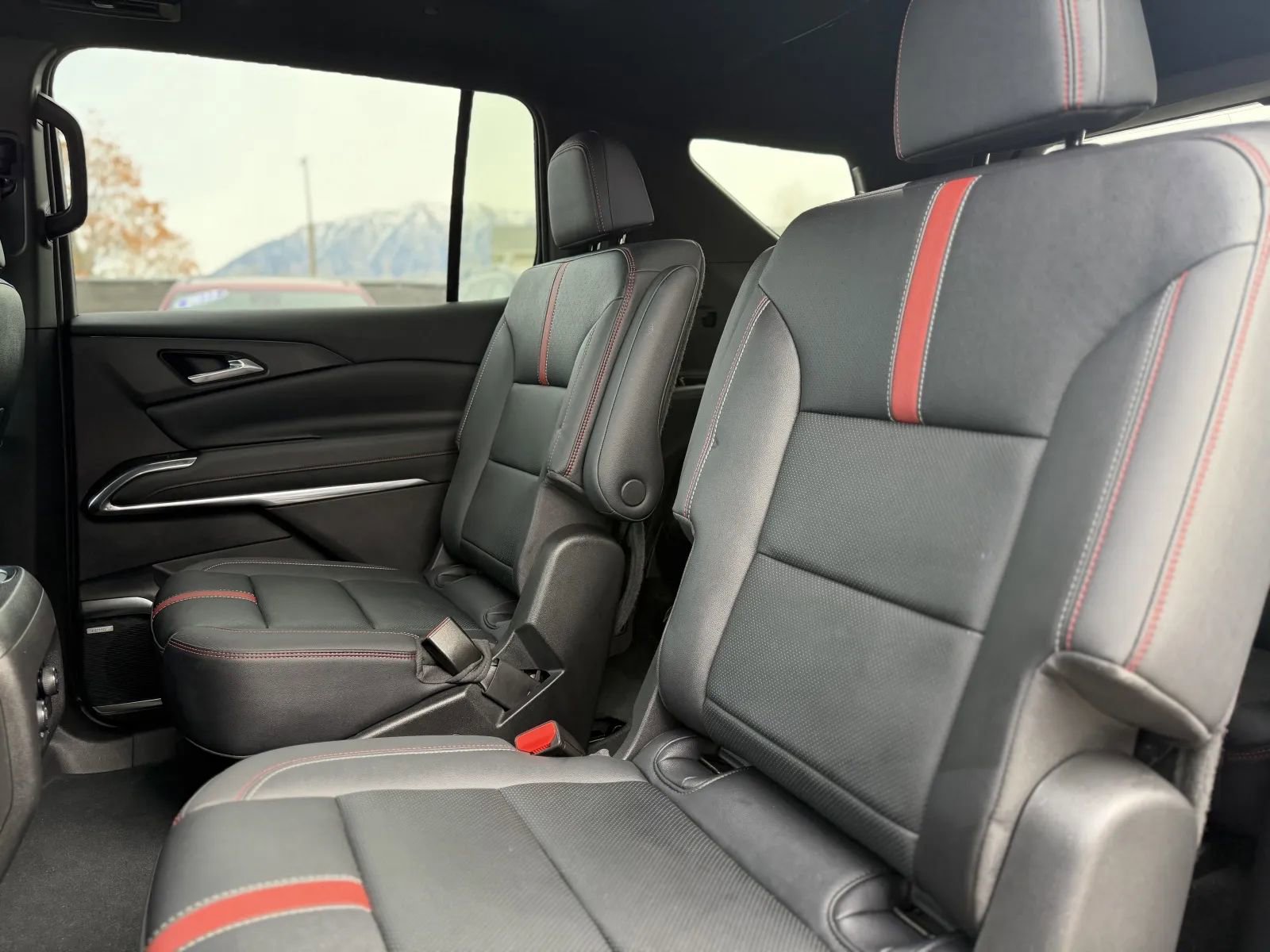 Used 2024 Chevrolet Traverse RS image 16