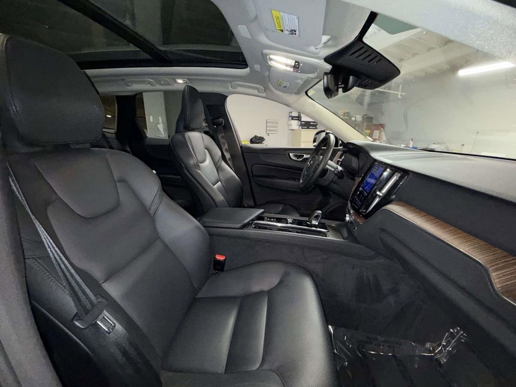 Used 2023 Volvo XC60 B5 Plus w/ Climate Package AWD/4WD image 14