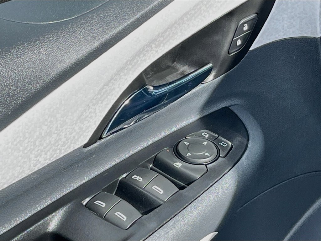 Used 2018 Chevrolet Bolt Premier w/ Driver Confidence II Package FWD image 18