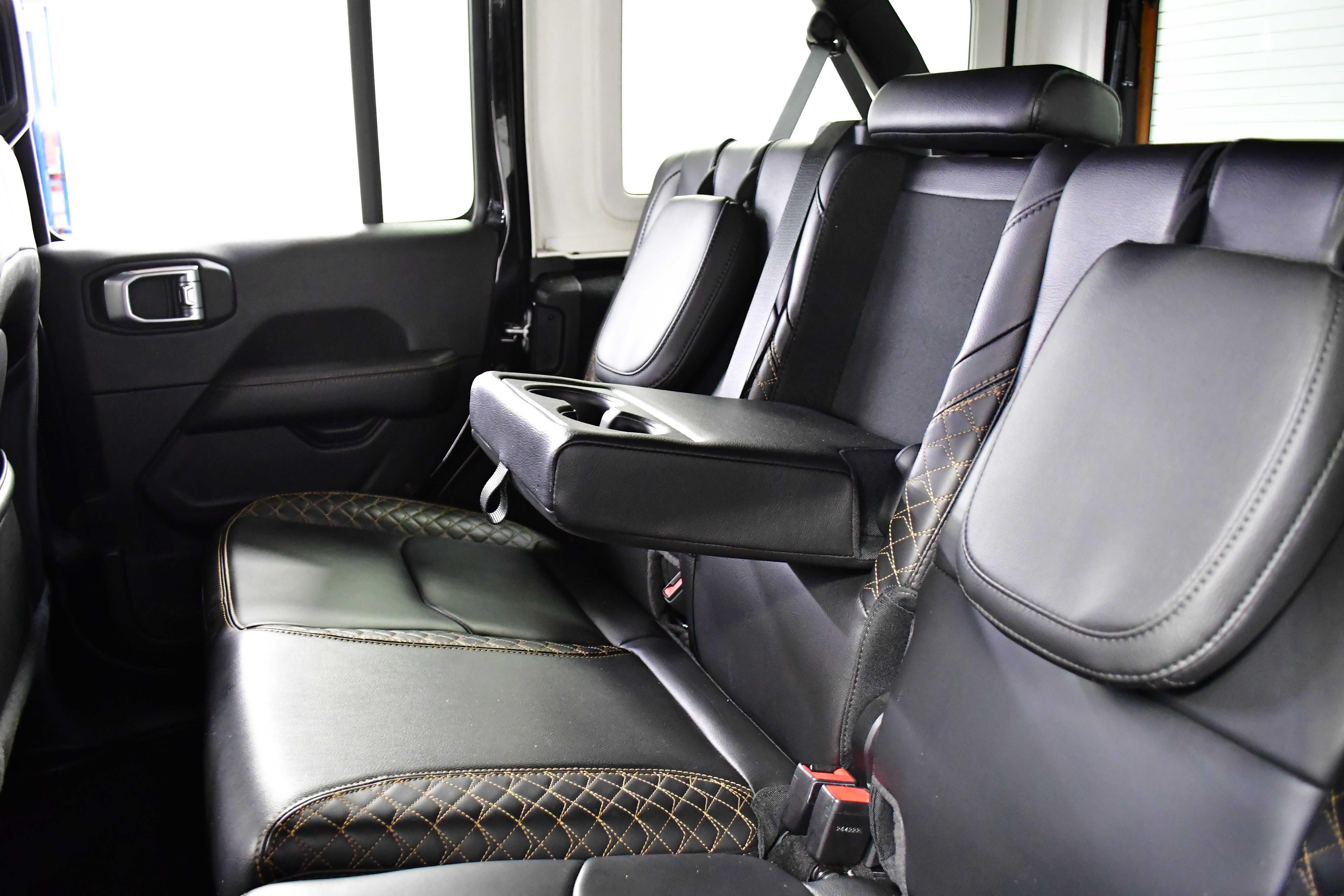 Used 2022 Jeep Wrangler Unlimited Sahara image 10