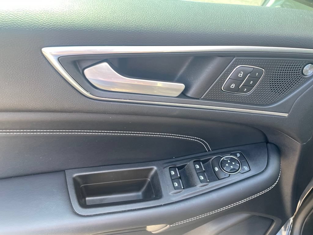 Used 2021 Ford Edge Titanium AWD/4WD image 11