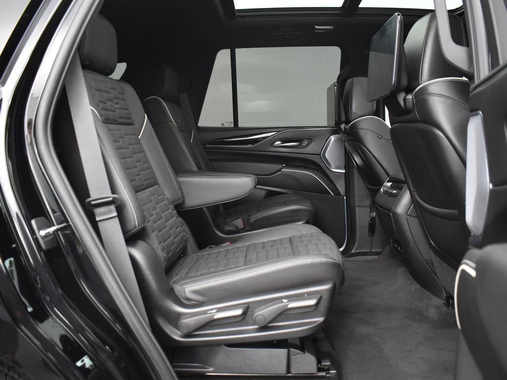 Used 2024 Cadillac Escalade V w/ LPO, ONYX Package image 37