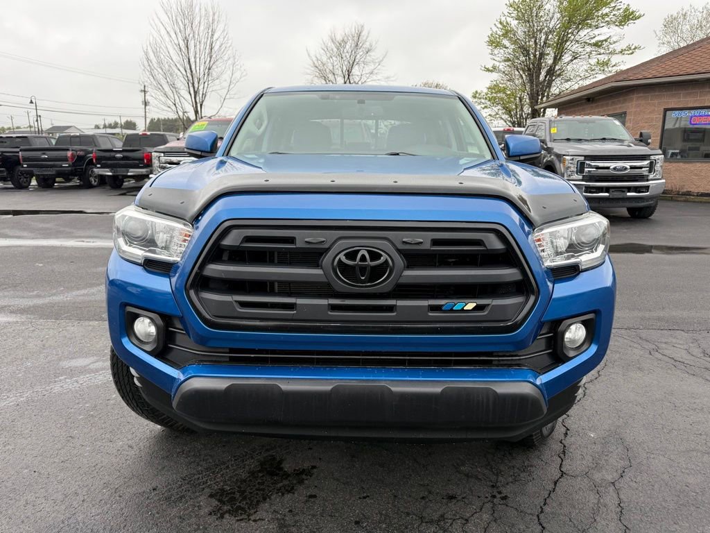 Used 2017 Toyota Tacoma 4x4 Double Cab image 2