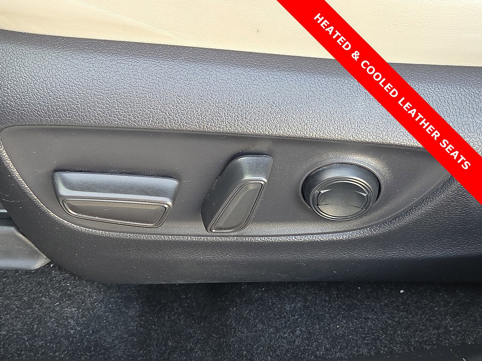 Used 2020 Toyota RAV4 Limited image 14