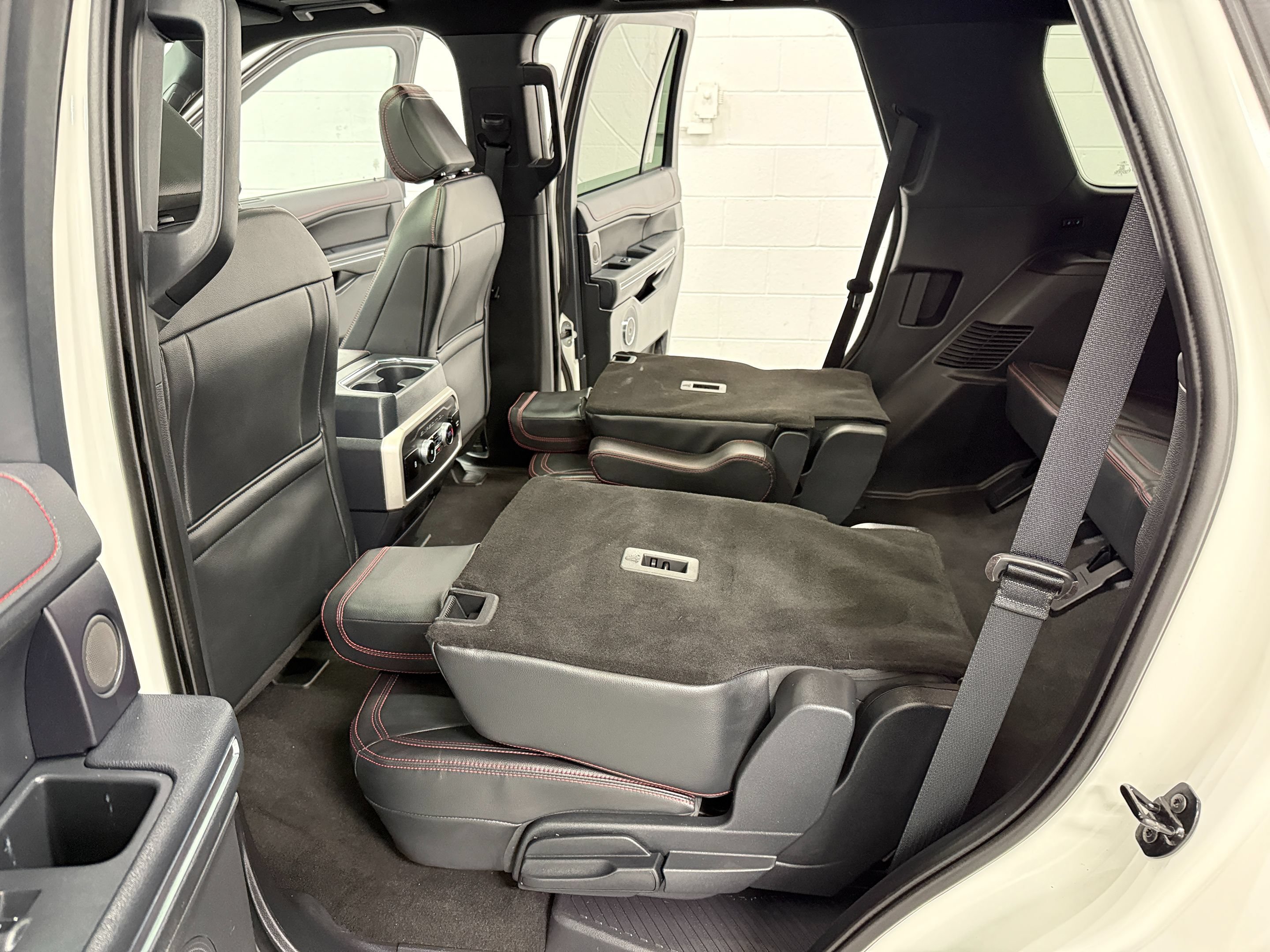 Used 2023 Ford Expedition Limited AWD/4WD image 15
