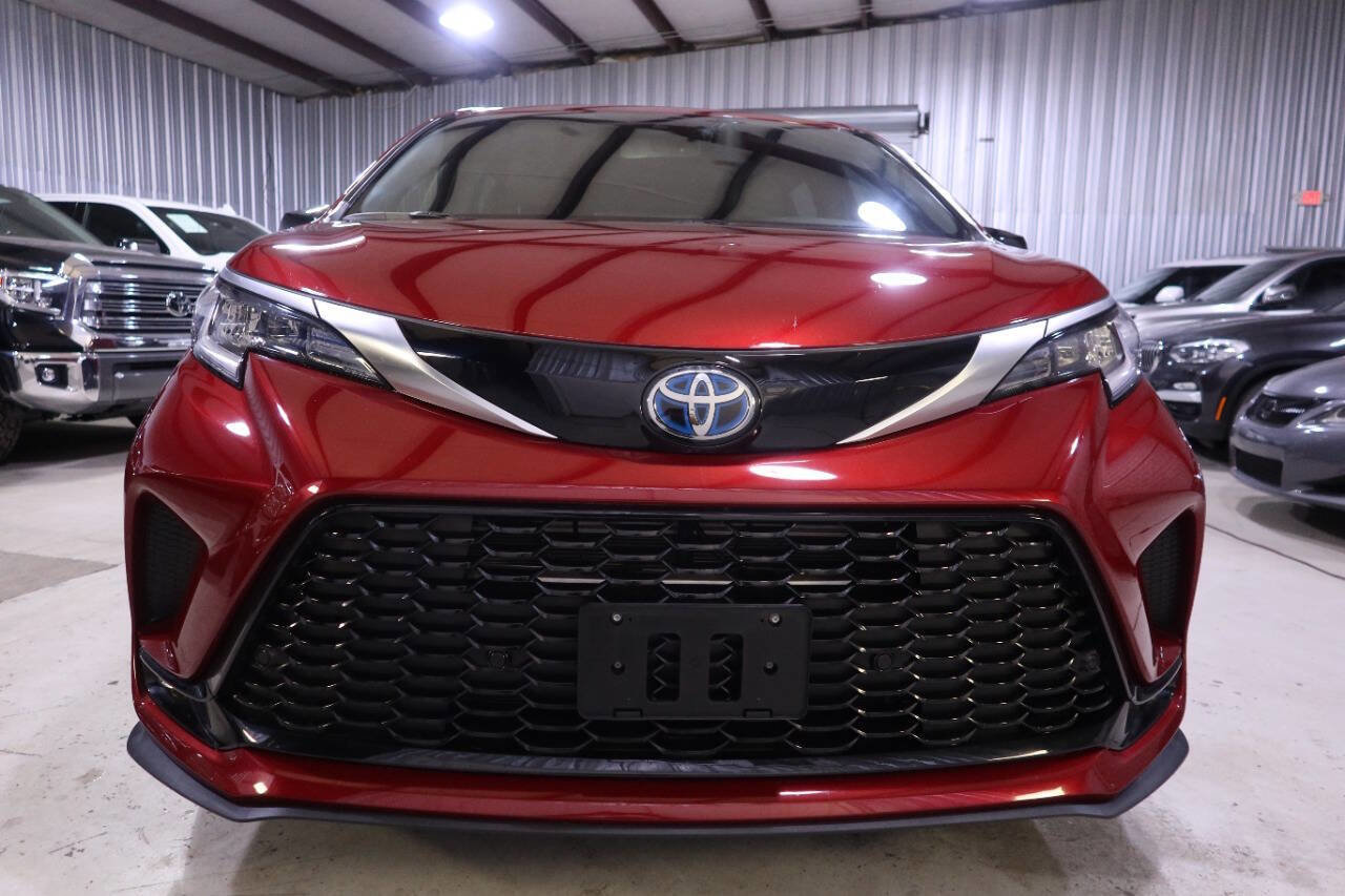 Used 2024 Toyota Sienna XSE image 8