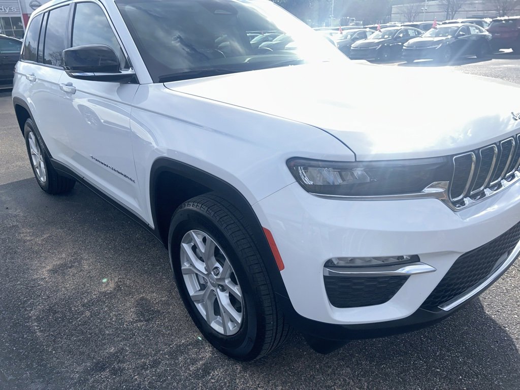 Used 2023 Jeep Grand Cherokee Limited image 9