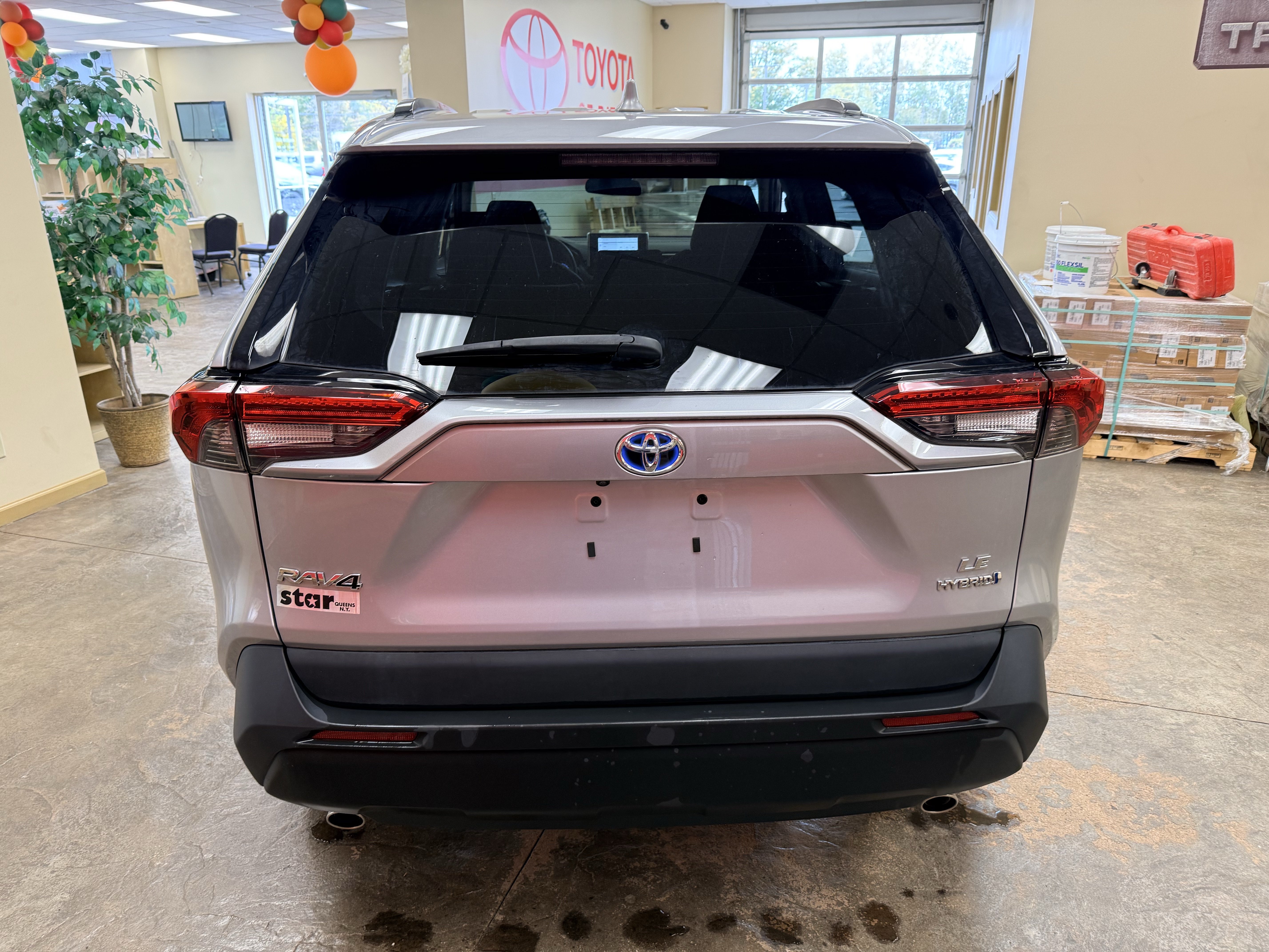 Used 2024 Toyota RAV4 LE AWD/4WD image 17