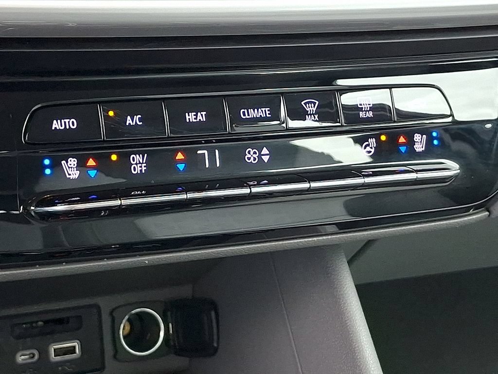 Certified 2023 Chevrolet Bolt EUV Premier FWD image 16