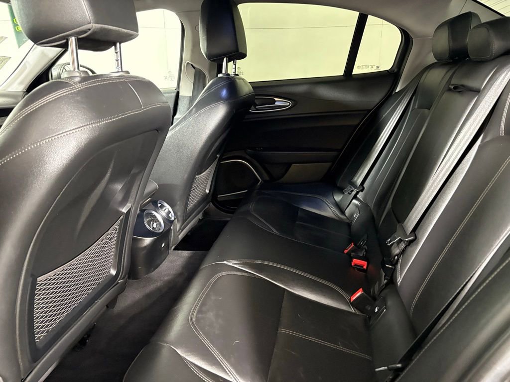 Used 2019 Alfa Romeo Giulia image 37