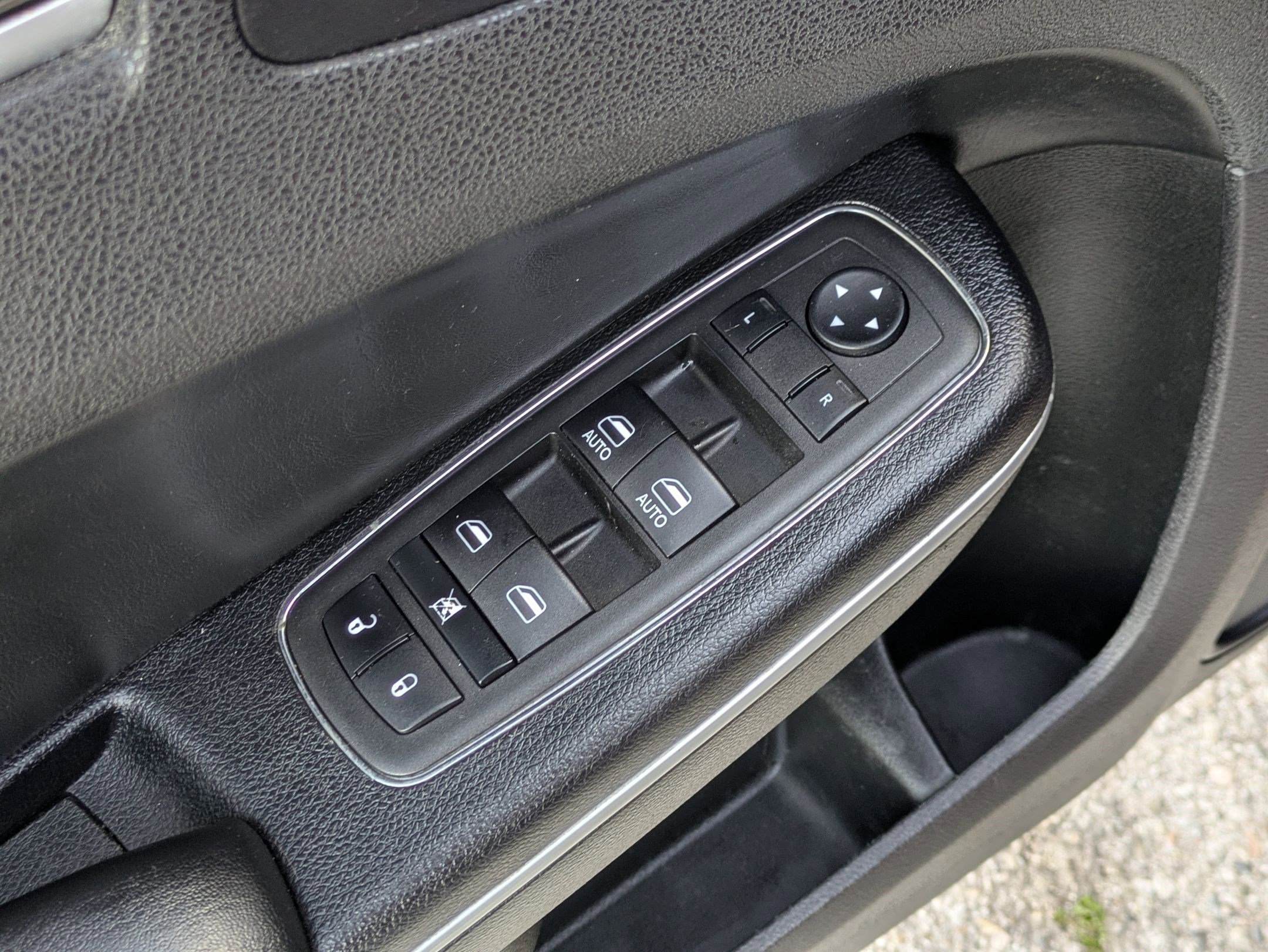 Used 2023 Chrysler 300 S image 11