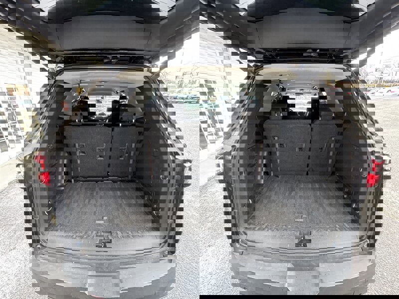 Used 2018 Chevrolet Traverse LT image 13