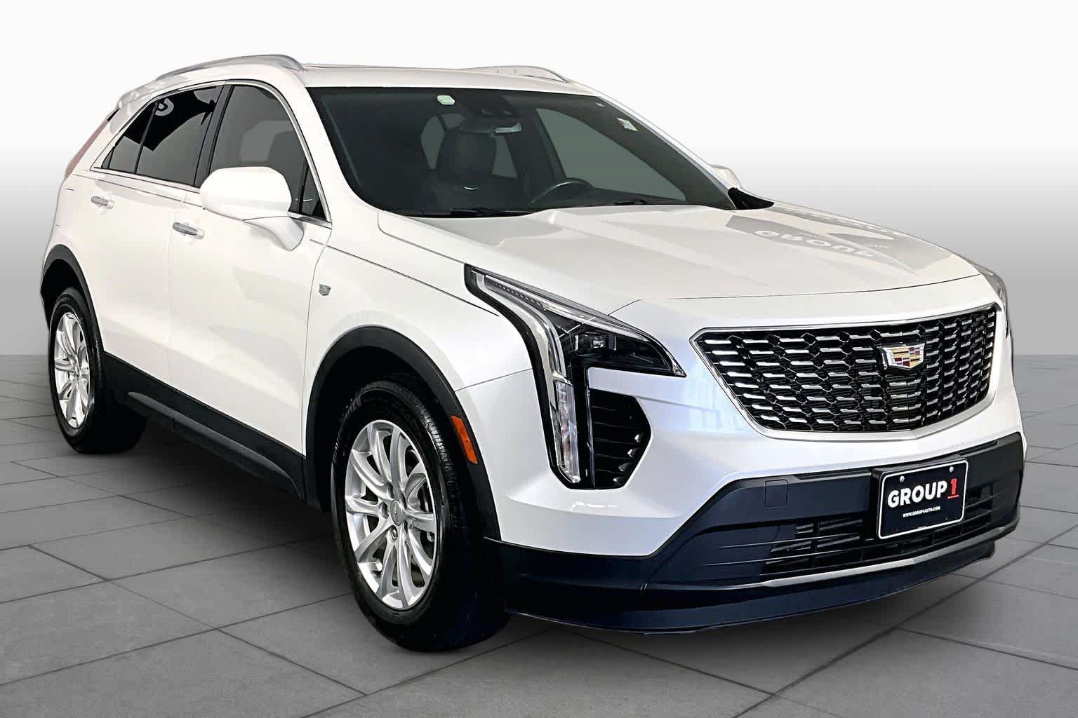 Certified 2023 Cadillac XT4 Luxury w/ Cold Weather Package FWD image 3
