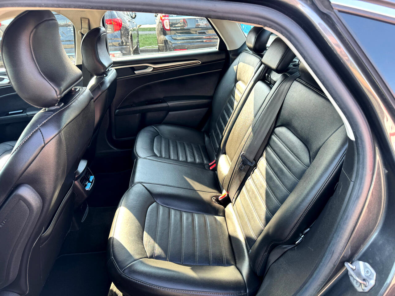 Used 2016 Ford Fusion SE w/ Equipment Group 202A image 15