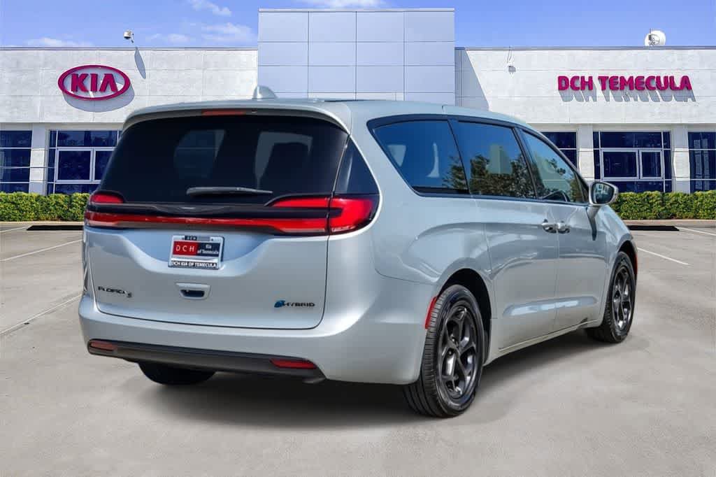 Used 2022 Chrysler Pacifica Touring-L w/ S Appearance Package FWD image 4