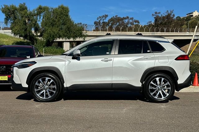 Used 2024 Toyota Corolla Cross XLE w/ Convenience Package image 9