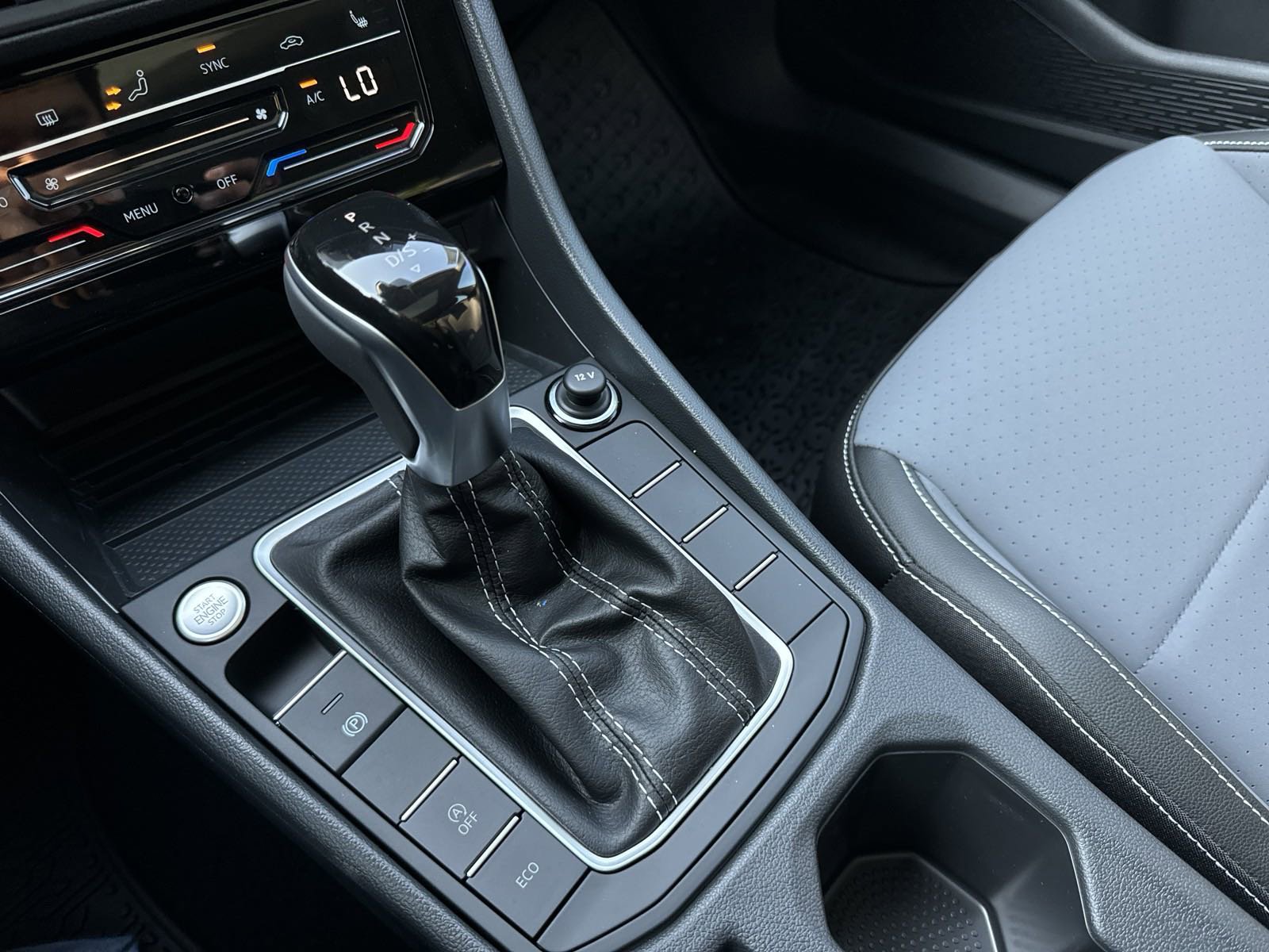 New 2026 Volkswagen Jetta SE FWD image 10