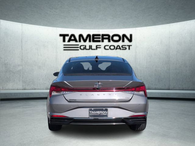 Used 2022 Hyundai Elantra Limited w/ Cargo Package image 4