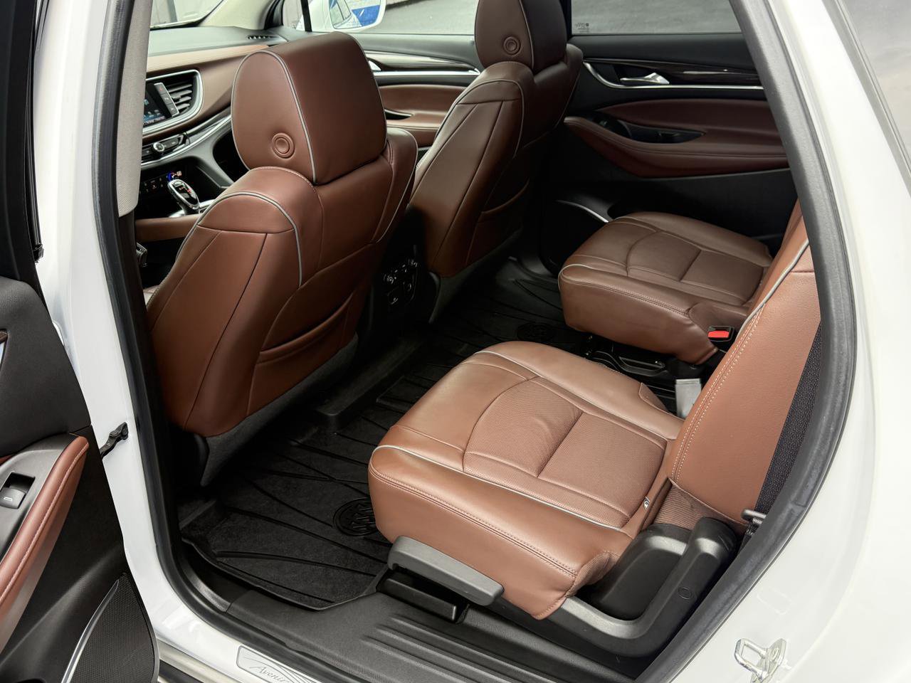 Used 2018 Buick Enclave Avenir w/ Avenir Technology Package AWD/4WD image 16