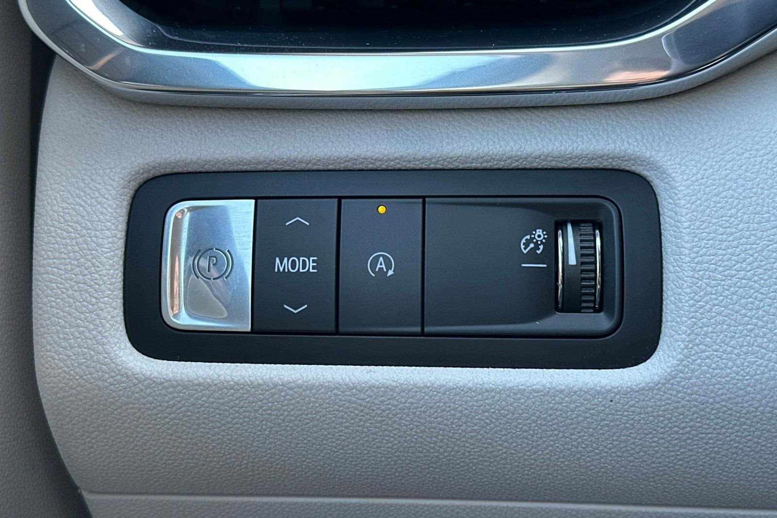 Certified 2025 GMC Acadia Denali w/ Super Cruise Package image 38