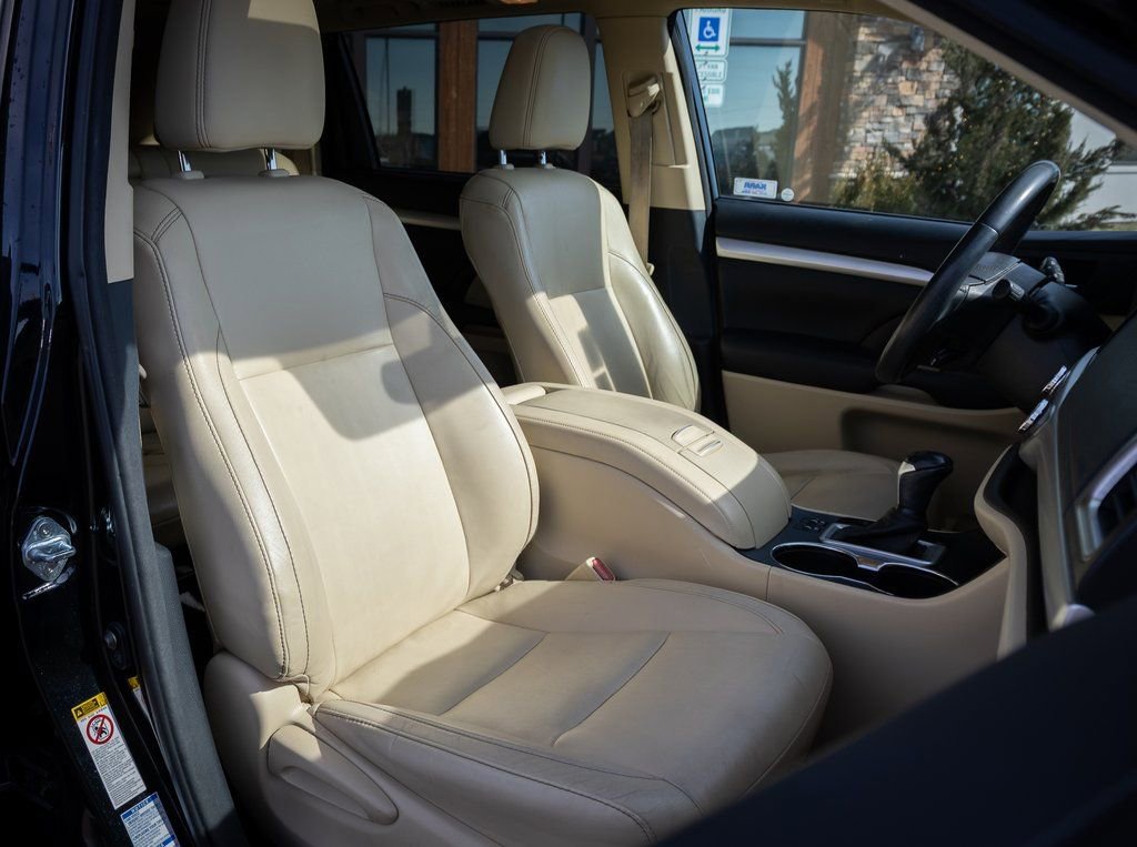 Used 2016 Toyota Highlander XLE image 28