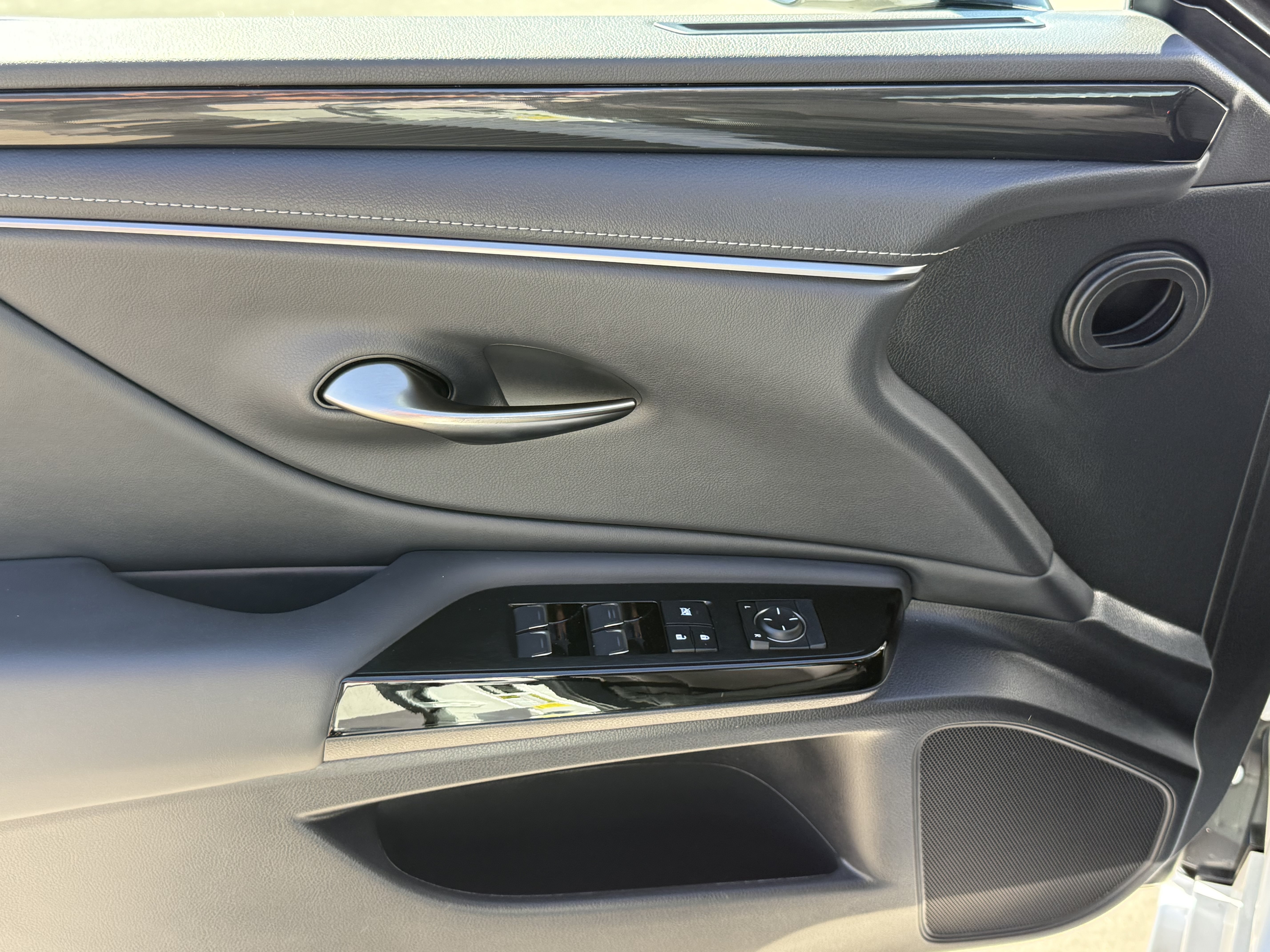 Certified 2024 Lexus ES 350 FWD image 19