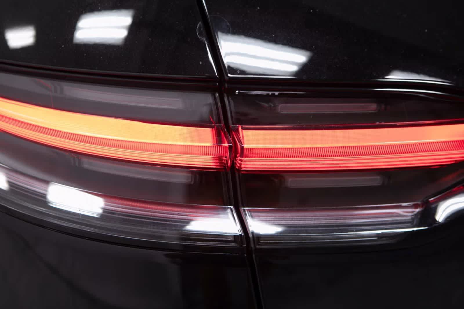 Certified 2026 Porsche Macan AWD/4WD image 19