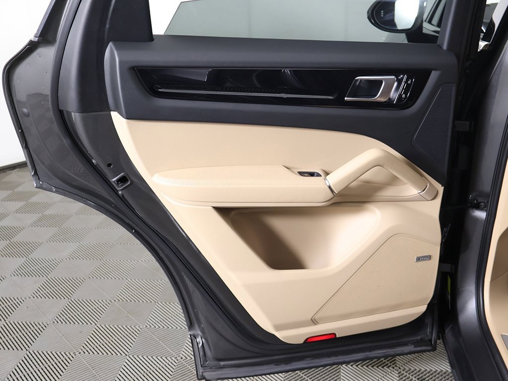 Used 2020 Porsche Cayenne image 28