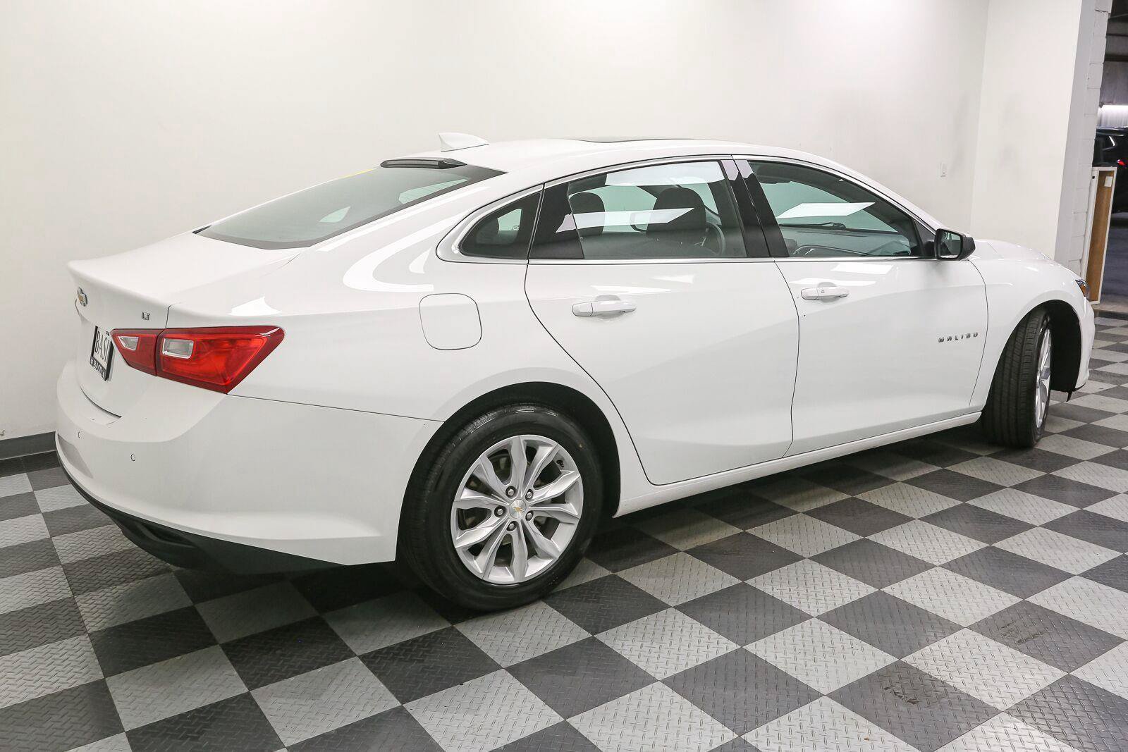 Used 2024 Chevrolet Malibu LT FWD image 9