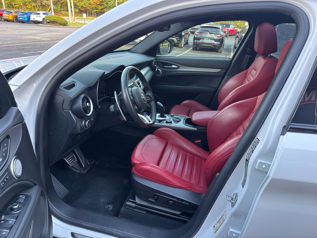 Used 2024 Alfa Romeo Stelvio Veloce AWD/4WD image 27