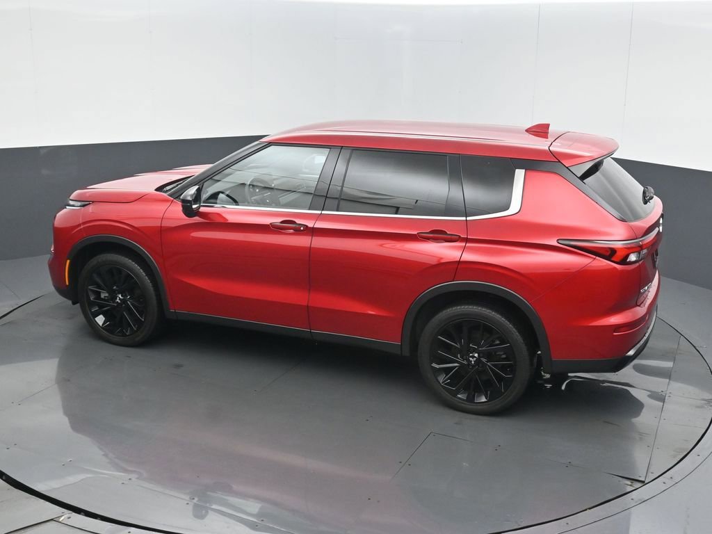 Used 2023 Mitsubishi Outlander SE image 15