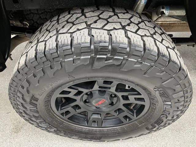 Used 2020 Toyota Tacoma TRD Off-Road w/ Technology Package AWD/4WD image 8
