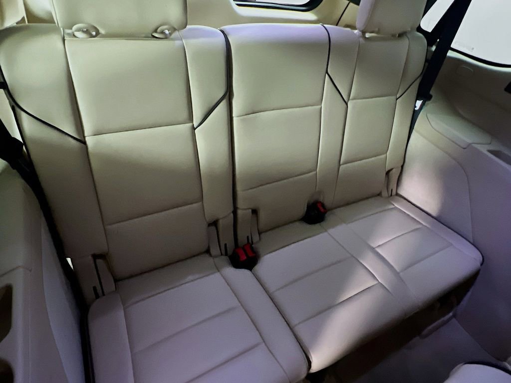 Used 2023 Cadillac Escalade Premium Luxury AWD/4WD image 28