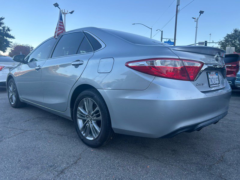 Used 2016 Toyota Camry SE image 5