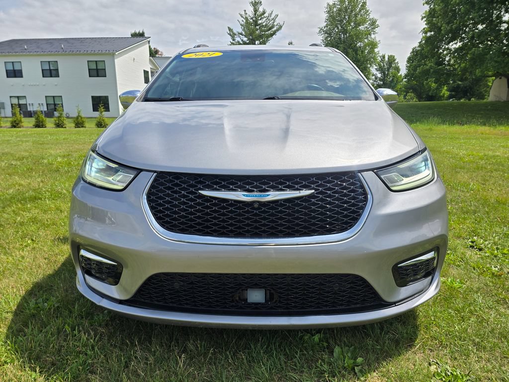 Used 2021 Chrysler Pacifica Limited w/ Premium & Safety Sphere Group FWD image 2