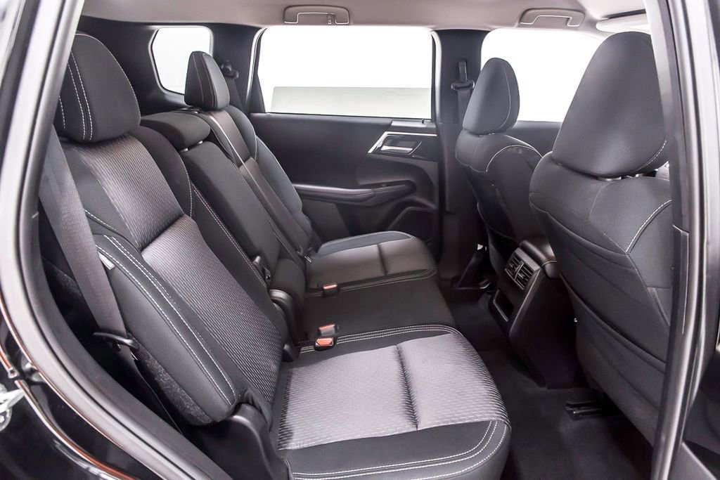 Used 2024 Mitsubishi Outlander ES image 32