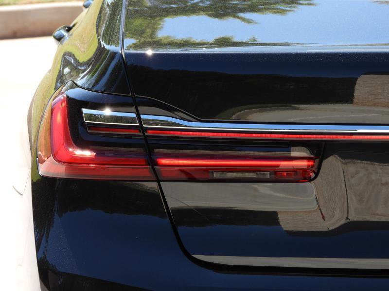 Used 2021 BMW 740i w/ Premium Package image 23