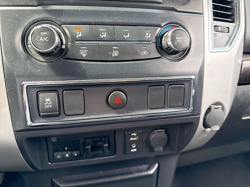 Used 2017 Nissan Titan SV RWD image 18