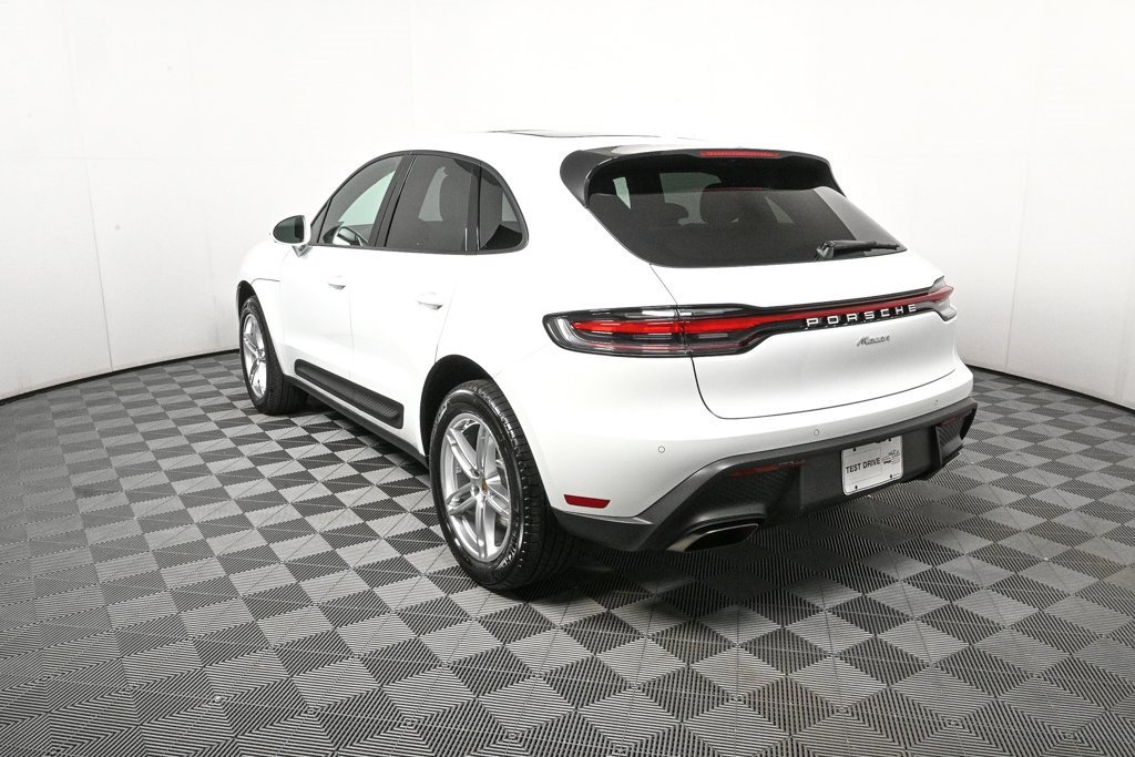 Used 2025 Porsche Macan image 3