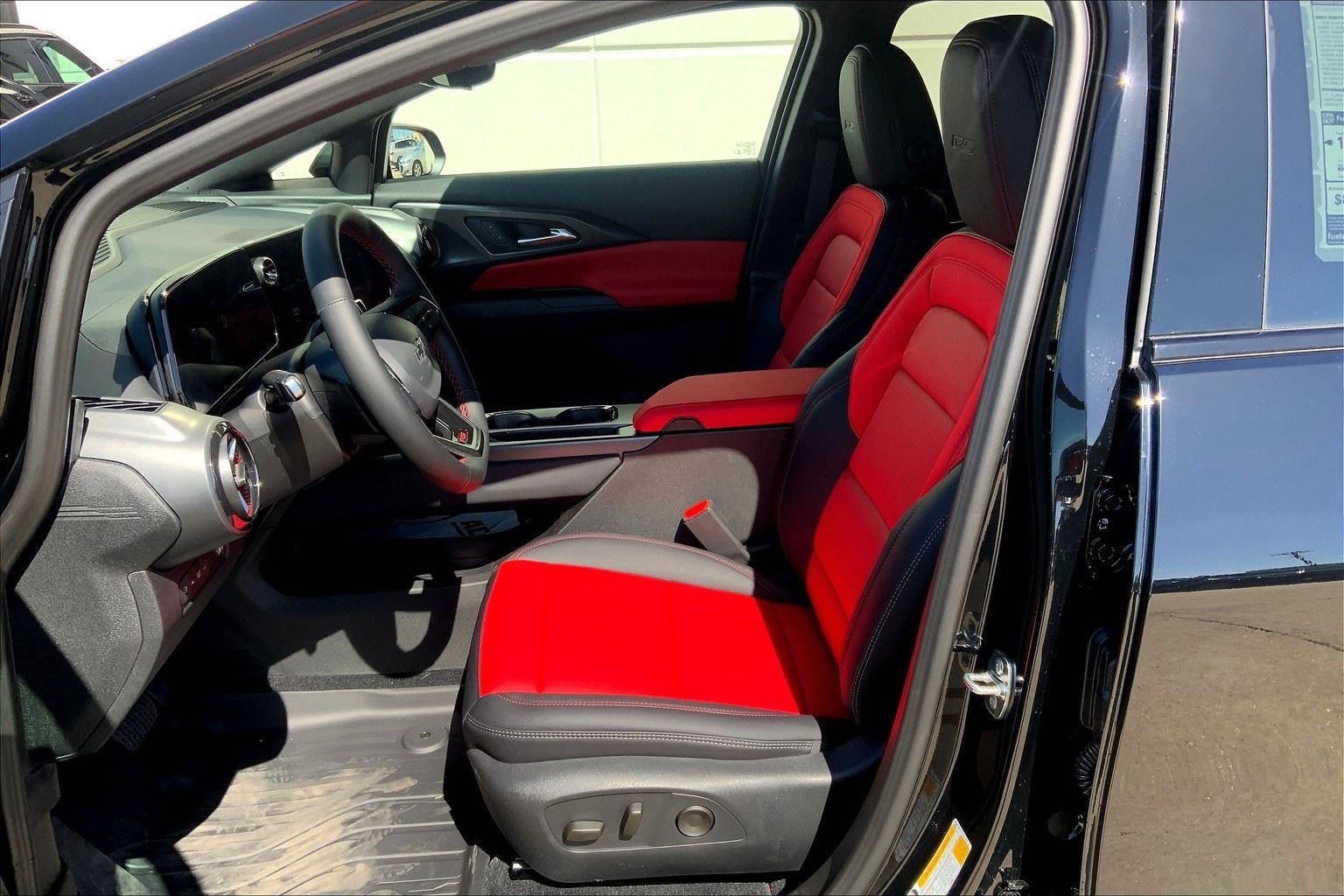 New 2025 Chevrolet Equinox EV RS w/ Convenience Package II AWD/4WD image 9