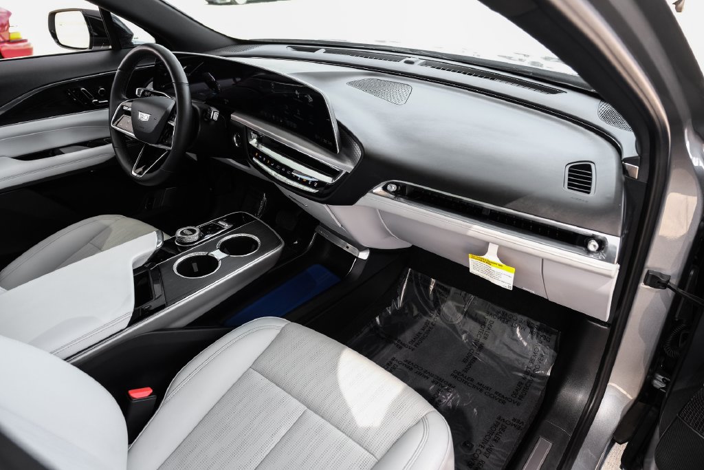 Used 2024 Cadillac Lyriq Luxury w/ LPO, Floor Liner Package RWD image 10