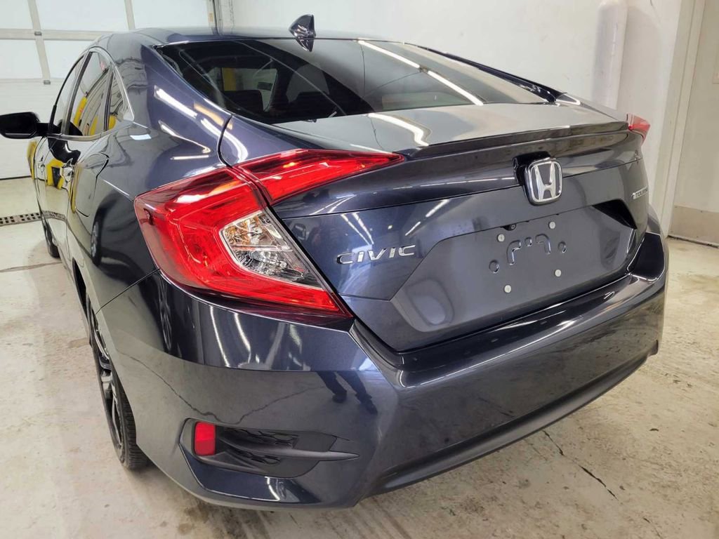 Used 2018 Honda Civic Touring image 4