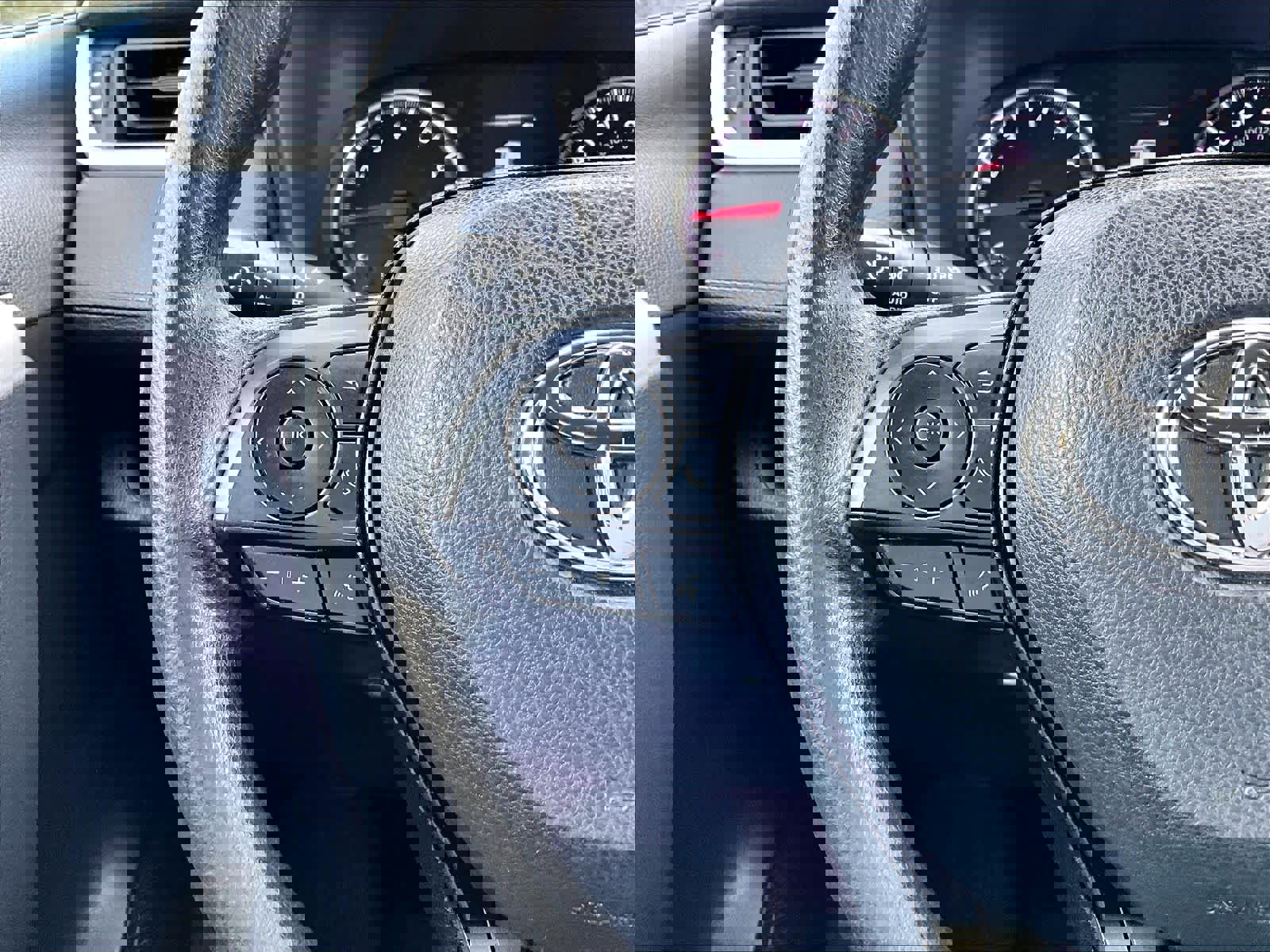 Used 2021 Toyota RAV4 XLE image 23