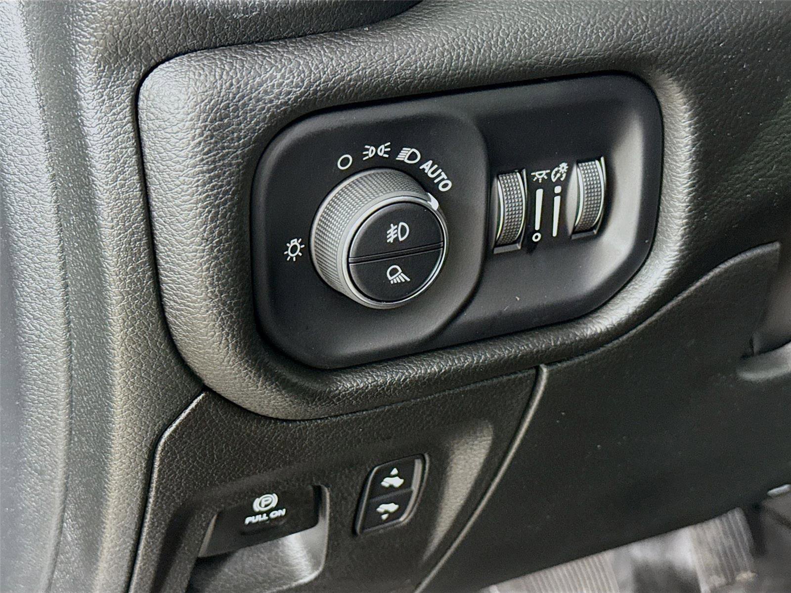Used 2022 RAM 1500 Laramie AWD/4WD image 12