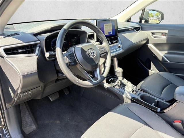 Certified 2025 Toyota Corolla Cross XLE FWD image 9