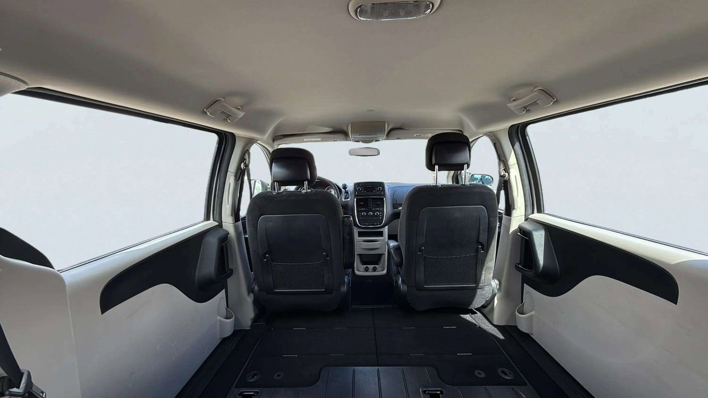 Used 2016 Dodge Grand Caravan American Value Package w/ UConnect Hands-Free Group image 18