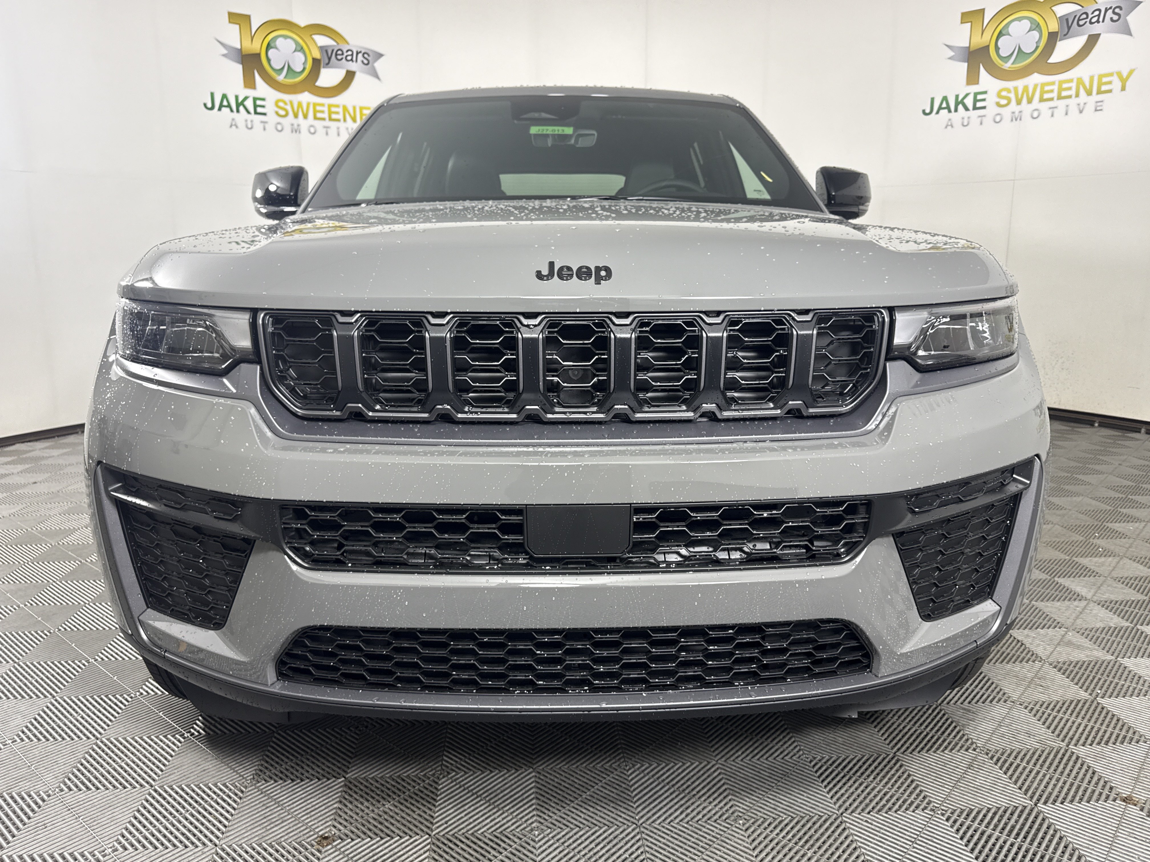 New 2027 Jeep Grand Cherokee 4WD image 3